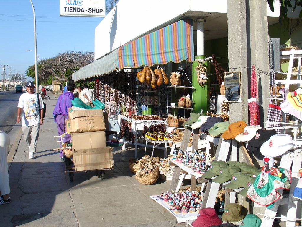 Wie an allen touristischen Orten der Welt werden auch in Varadero Souvenirs angeboten.