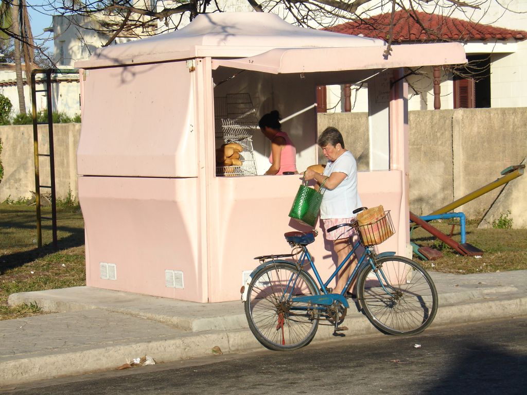 Solche Läden gab es früher in vielen sozialistischen Ländern, z. B. in Osteuropa.