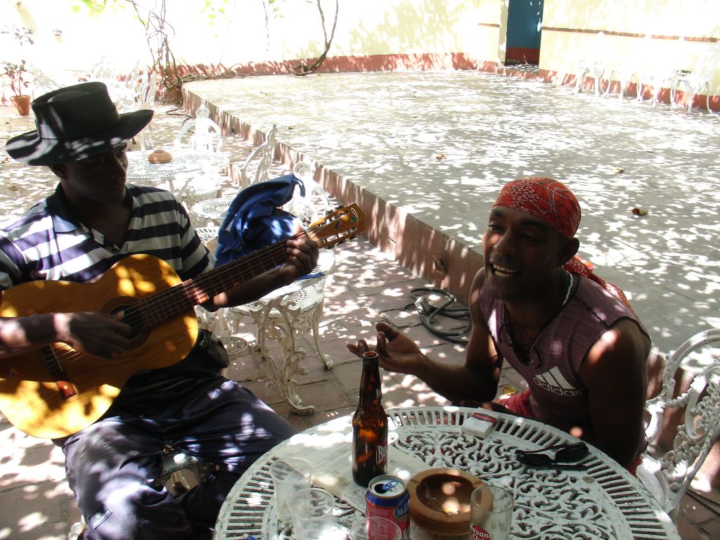 In der Casa de Trova treffen sich Touristen und Musiker.