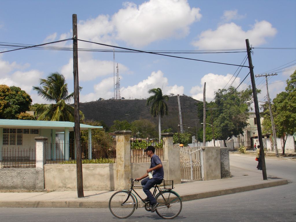 Im Hintergrund sieht man die Treppe aus 450 Stufen auf den Hügel 'Loma de la Cruz'. Ich bin allerdings nicht diese Treppe nach oben gestiegen, sondern mit dem Rad auf der Straße links den Hügel entlang nach oben gefahren.