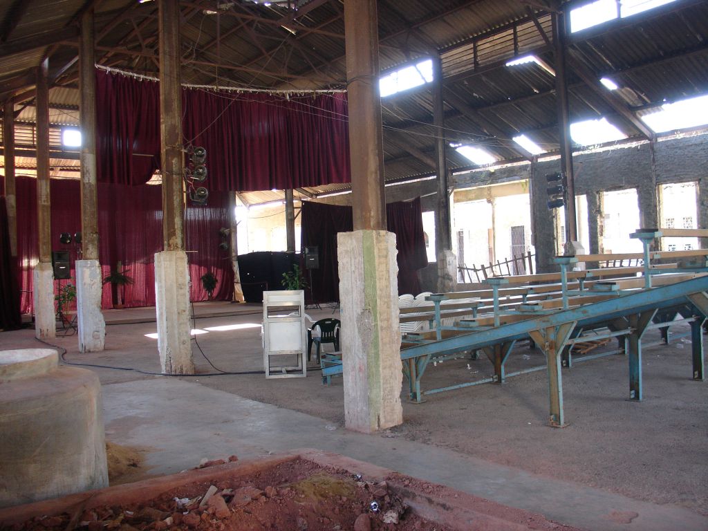 ... das Cabaret von Holguín, wo es zweimal wöchentlich Vorstellungen gab.