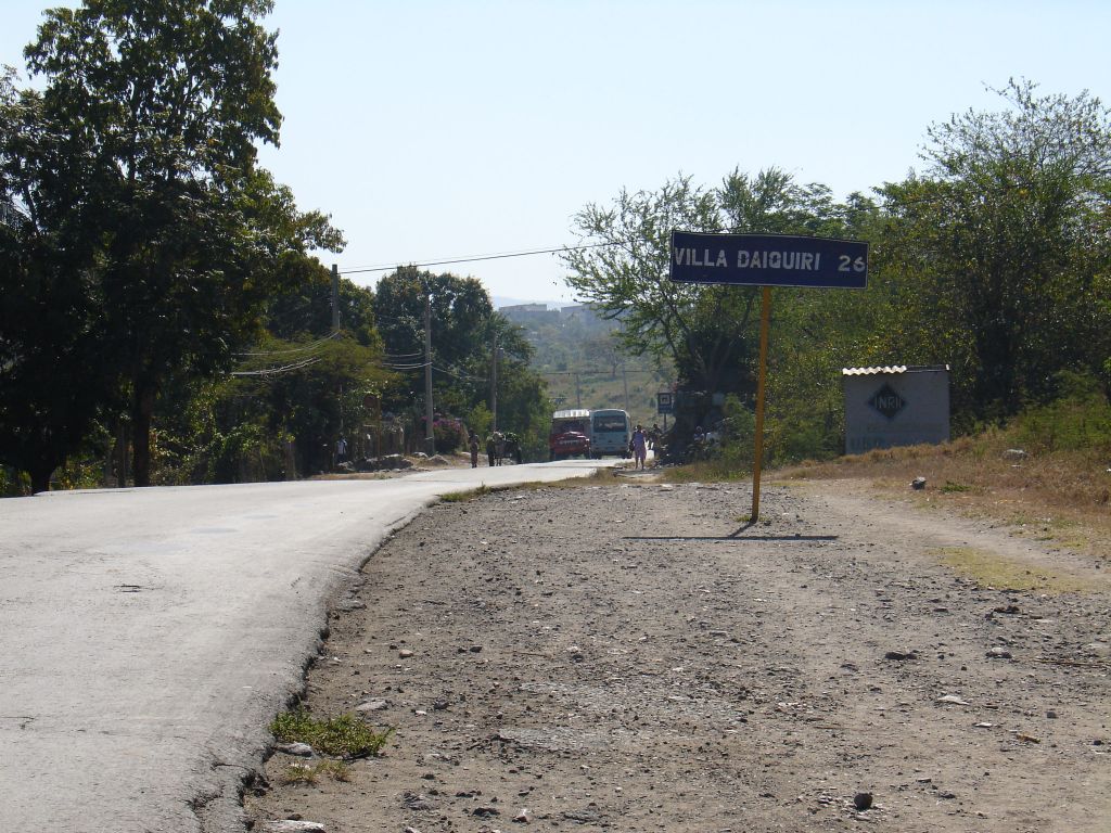 Aus Santiago führt eine Straße nach Südosten zu einigen Strandorten, unter anderem Villa Daiquirí. Der Cocktail ist übrigens nach diesem Ort benannt.