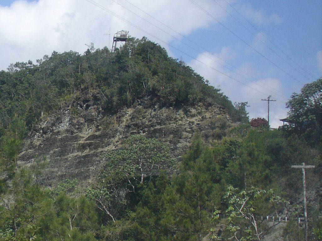 Am Pass gab es einen Aussichtspunkt, aber der Bus hat dort nicht gehalten.<br />(Und ein paar Tage später, als ich mit dem Rad in die umgekehrte Richtung gefahren bin, dachte ich, dass ich unmöglich den Pass schon erreicht haben könnte, weil ich gar nicht so lange bergauf gefahren war. Als ich dann schon ein ganzes Stück vorbei war, wollte ich nicht mehr bergauf zurück fahren.)