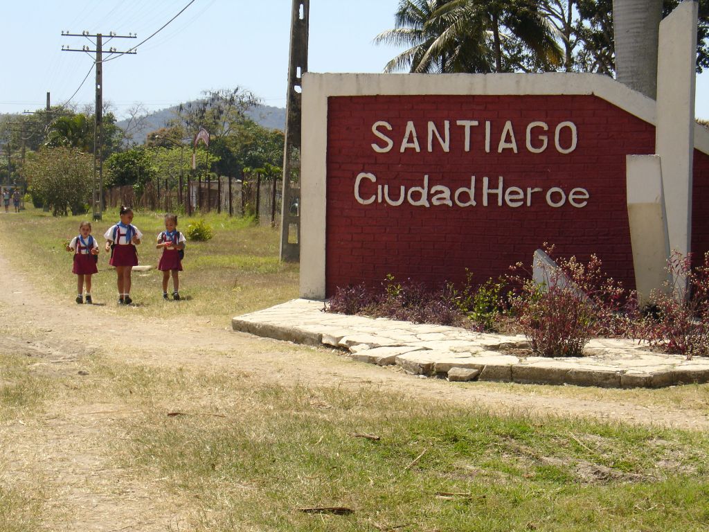 Nun hatte ich nach eineinhalb Tagen Fahrt die Stadtgrenze der 'Heldenstadt' Santiago wieder erreicht.