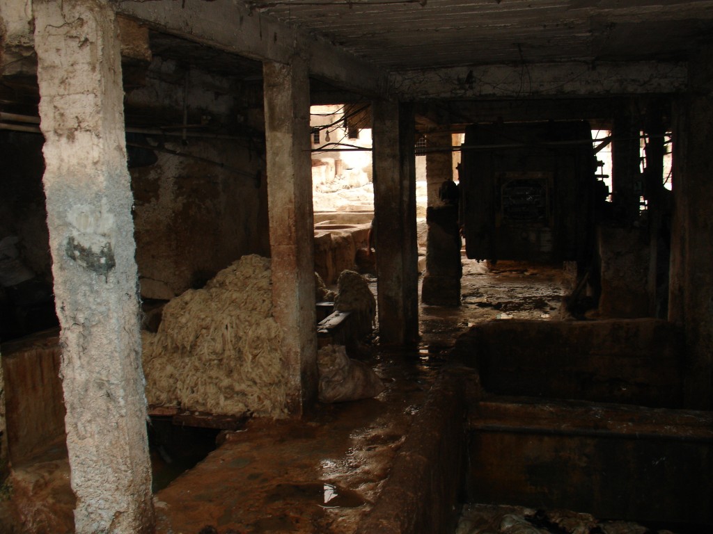 Bei der Lederproduktion fällt die Wolle des Fells als Abfall an.