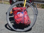 Mit Spanngummis befestigte Lowridertasche
