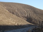 Gesteinsschichten am Berg