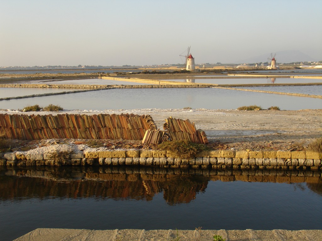 Zum Teil sind die historischen Windmühklen, die die Wasserpumpen für die Salinen angetrieben haben, wieder restauriert.